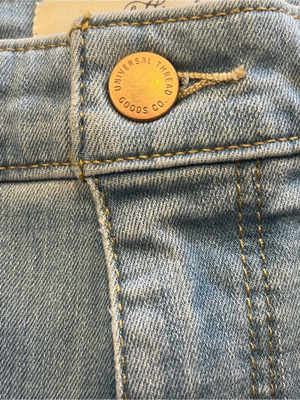 Universal Thread Light Wash High Rise Jeans - Picture 4 of 9